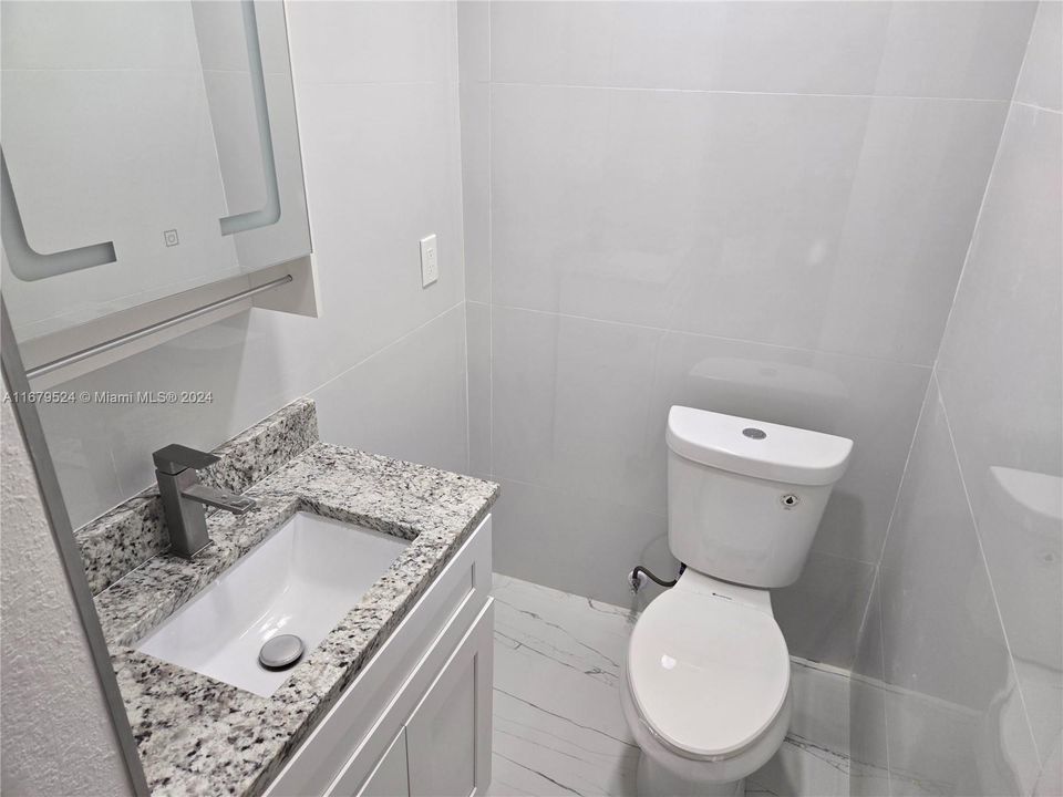 Activo con contrato: $2,950 (3 camas, 1 baños, 1019 Pies cuadrados)