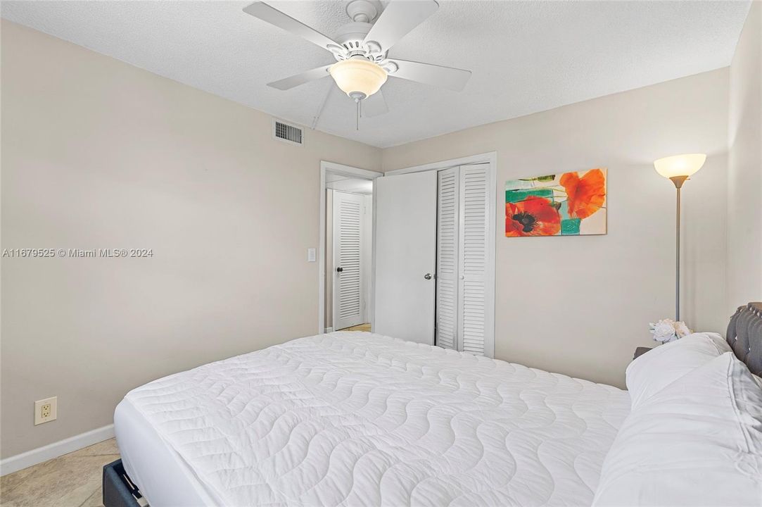 For Sale: $269,999 (2 beds, 2 baths, 960 Square Feet)