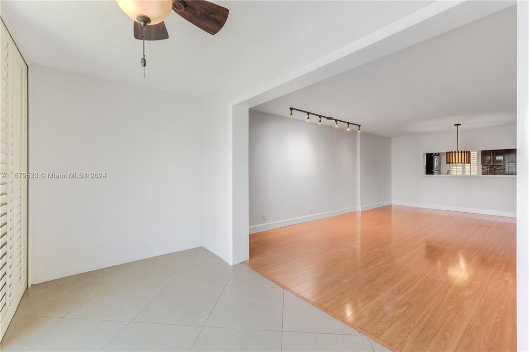 For Sale: $325,000 (2 beds, 2 baths, 1190 Square Feet)