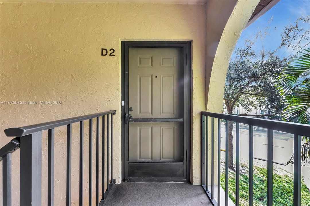 For Sale: $179,900 (2 beds, 2 baths, 922 Square Feet)