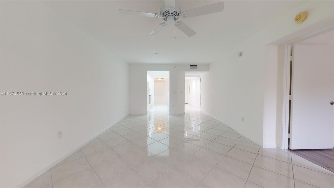 For Sale: $240,000 (2 beds, 2 baths, 1137 Square Feet)