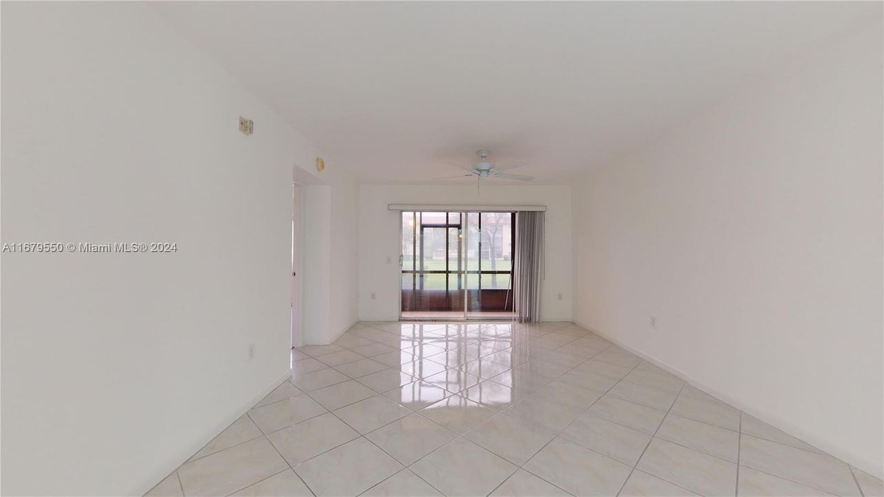 For Sale: $240,000 (2 beds, 2 baths, 1137 Square Feet)