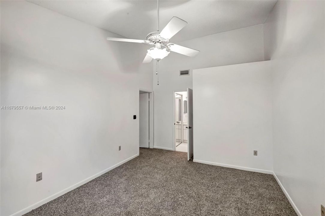 For Sale: $389,500 (2 beds, 2 baths, 1187 Square Feet)