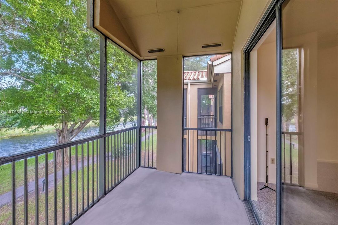 For Sale: $389,500 (2 beds, 2 baths, 1187 Square Feet)