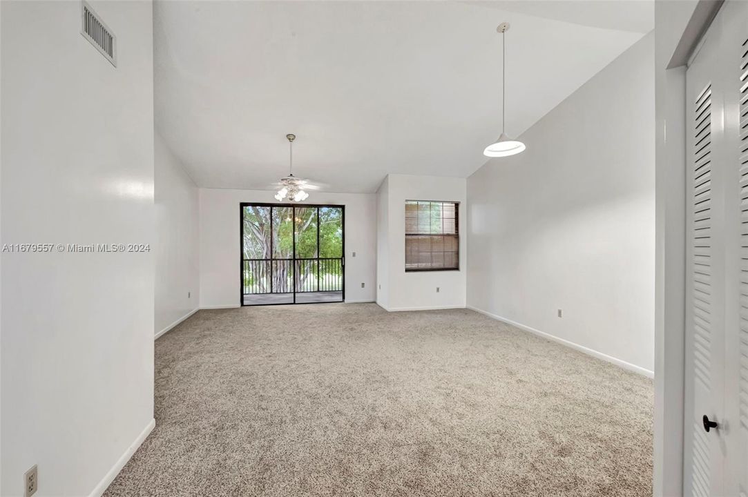 For Sale: $389,500 (2 beds, 2 baths, 1187 Square Feet)