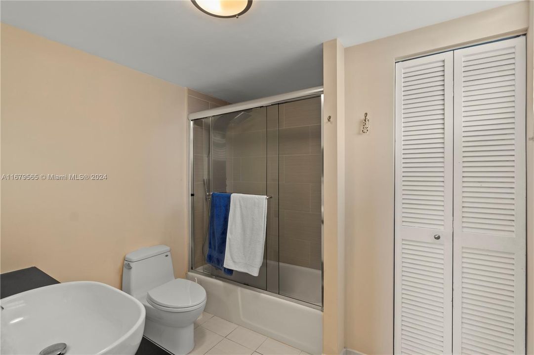 For Sale: $329,800 (2 beds, 2 baths, 1152 Square Feet)