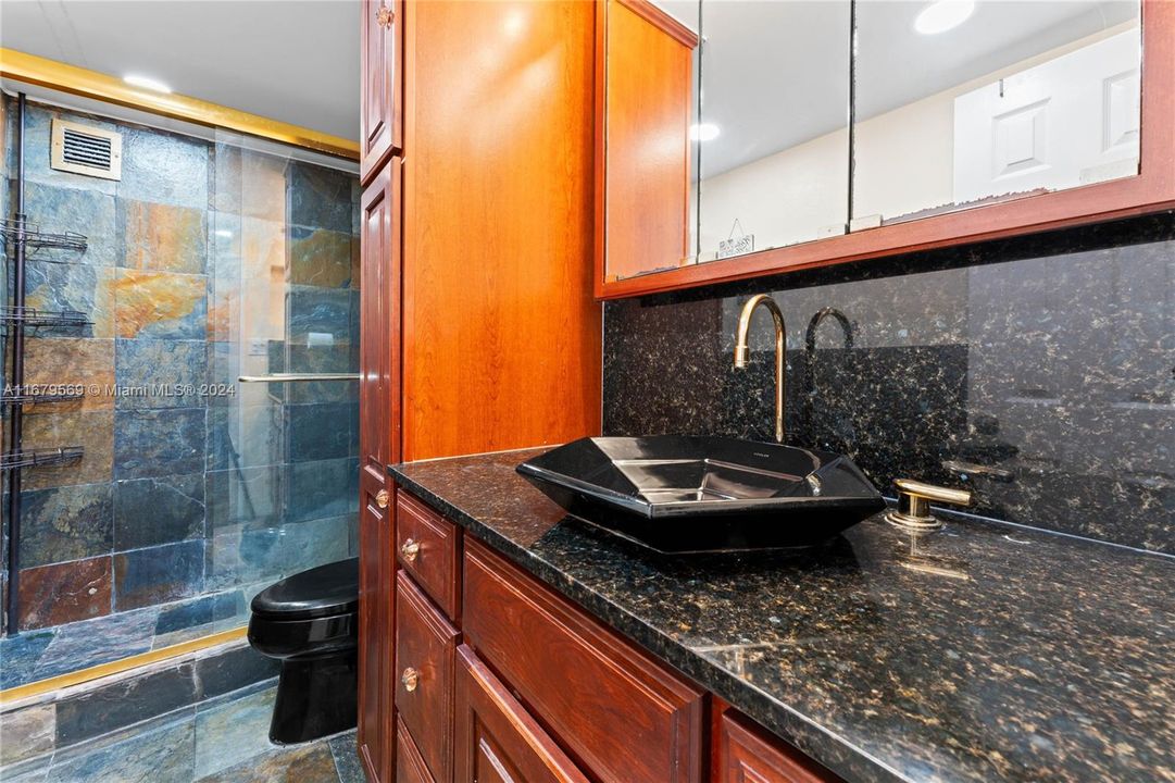 For Sale: $399,000 (0 beds, 1 baths, 404 Square Feet)