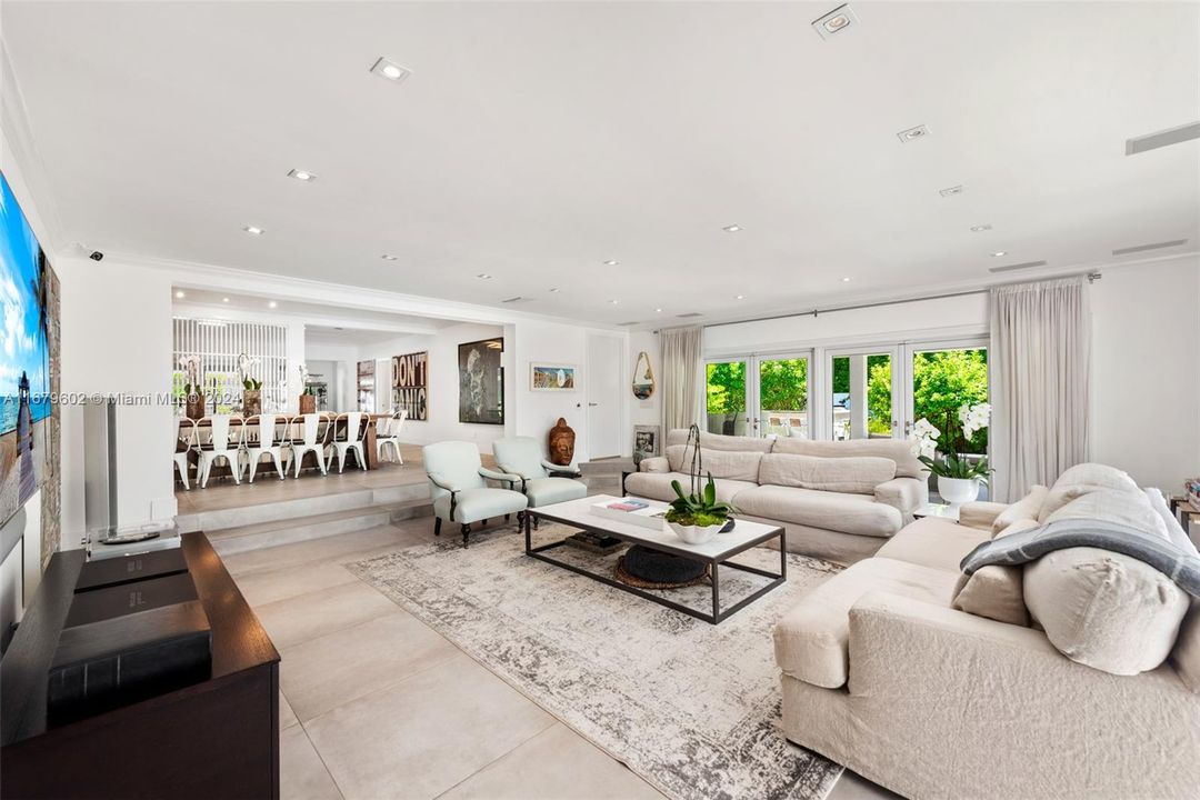 For Sale: $8,395,000 (5 beds, 5 baths, 4048 Square Feet)