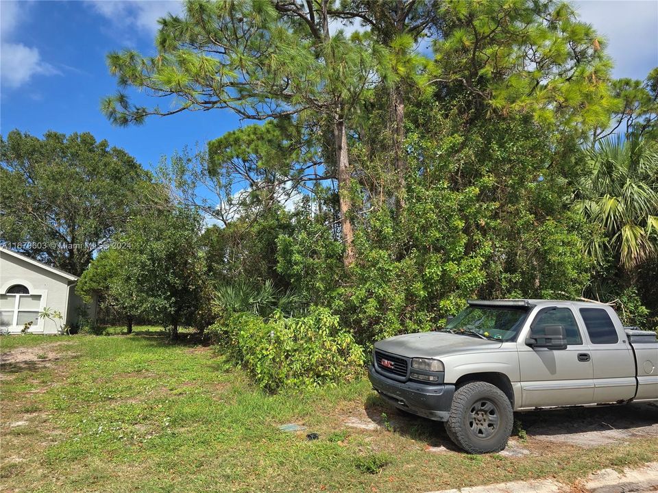 На продажу: $130,000 (0.23 acres)