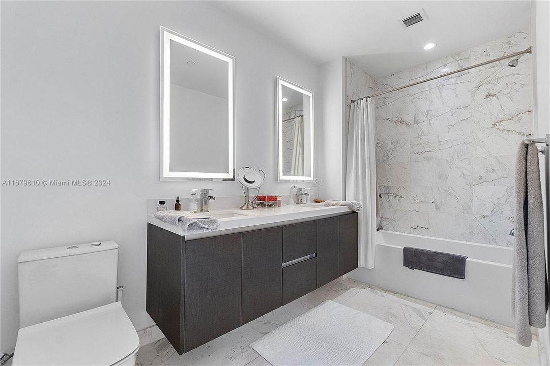 For Sale: $695,000 (1 beds, 1 baths, 937 Square Feet)