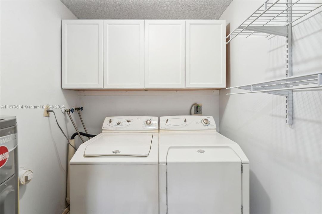 For Sale: $390,000 (3 beds, 2 baths, 1472 Square Feet)