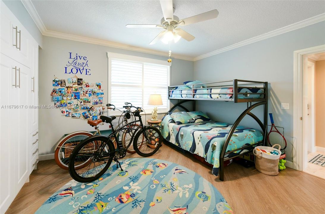 Secondary Bedroom with Bunkbeds and a Murphy Bed