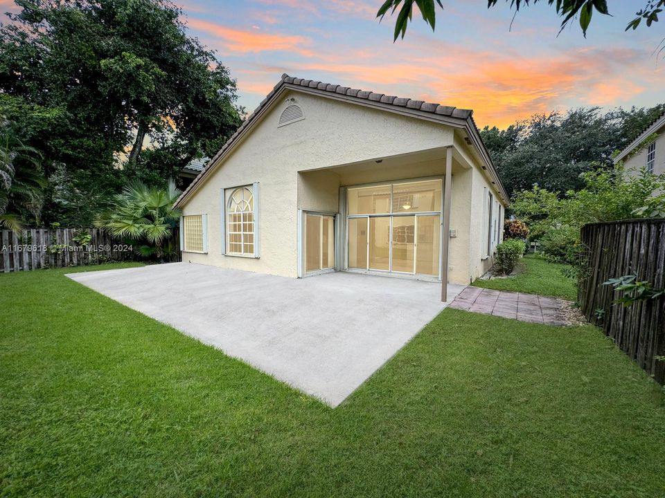 En Venta: $698,000 (3 camas, 2 baños, 1942 Pies cuadrados)