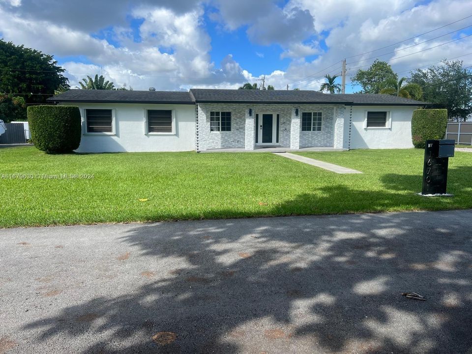 For Sale: $749,900 (3 beds, 2 baths, 2070 Square Feet)