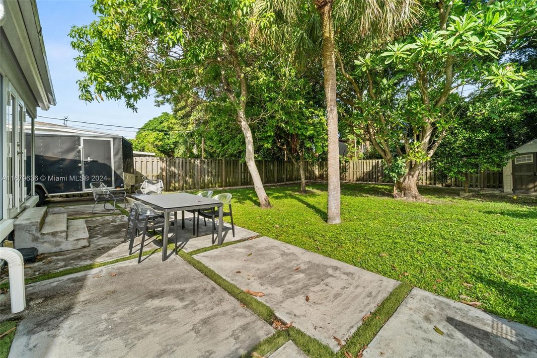 For Sale: $819,000 (2 beds, 1 baths, 1105 Square Feet)