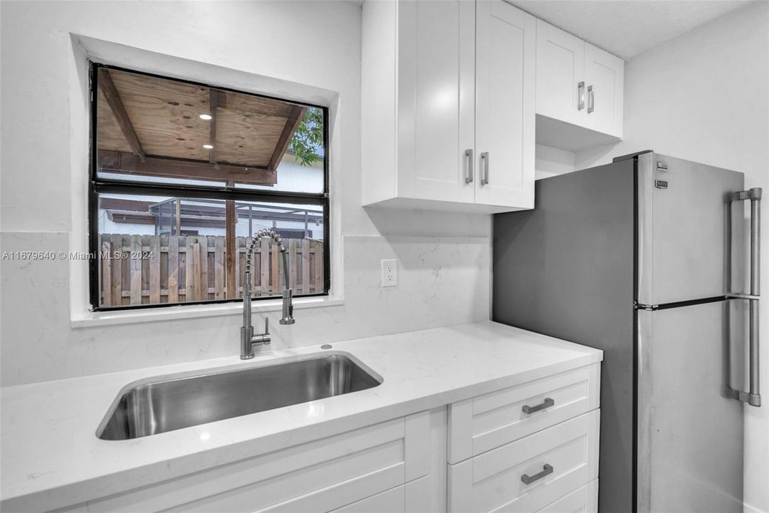 For Sale: $495,000 (2 beds, 1 baths, 1025 Square Feet)