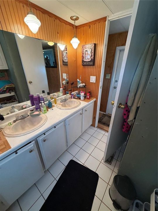 For Sale: $249,900 (2 beds, 2 baths, 1010 Square Feet)