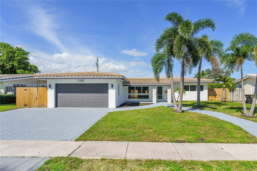 For Sale: $945,000 (3 beds, 2 baths, 1385 Square Feet)