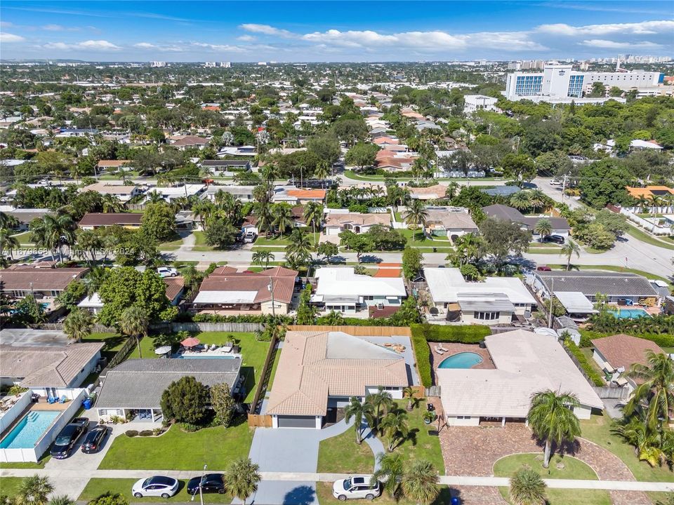 For Sale: $945,000 (3 beds, 2 baths, 1385 Square Feet)