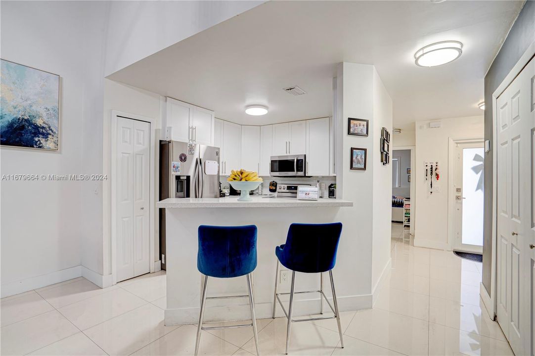 For Sale: $440,000 (2 beds, 2 baths, 1199 Square Feet)