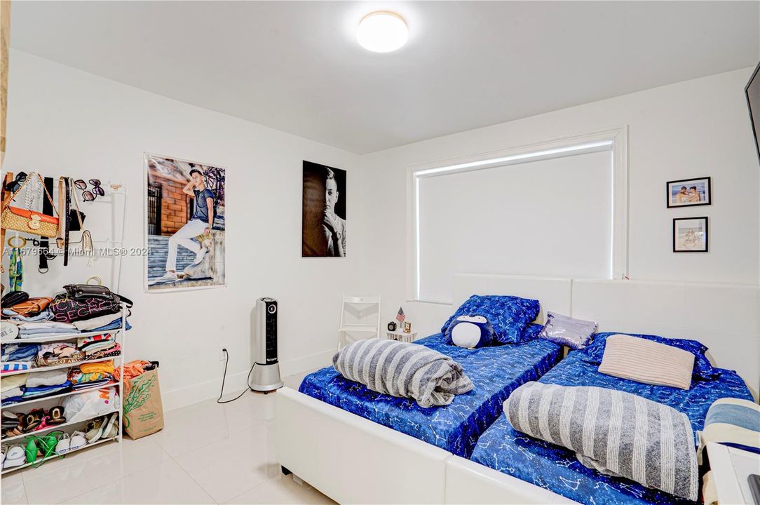 For Sale: $440,000 (2 beds, 2 baths, 1199 Square Feet)