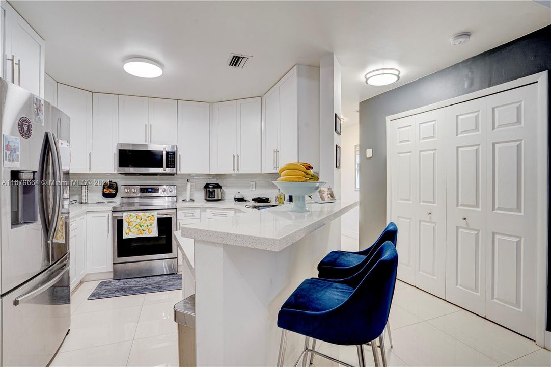 For Sale: $440,000 (2 beds, 2 baths, 1199 Square Feet)