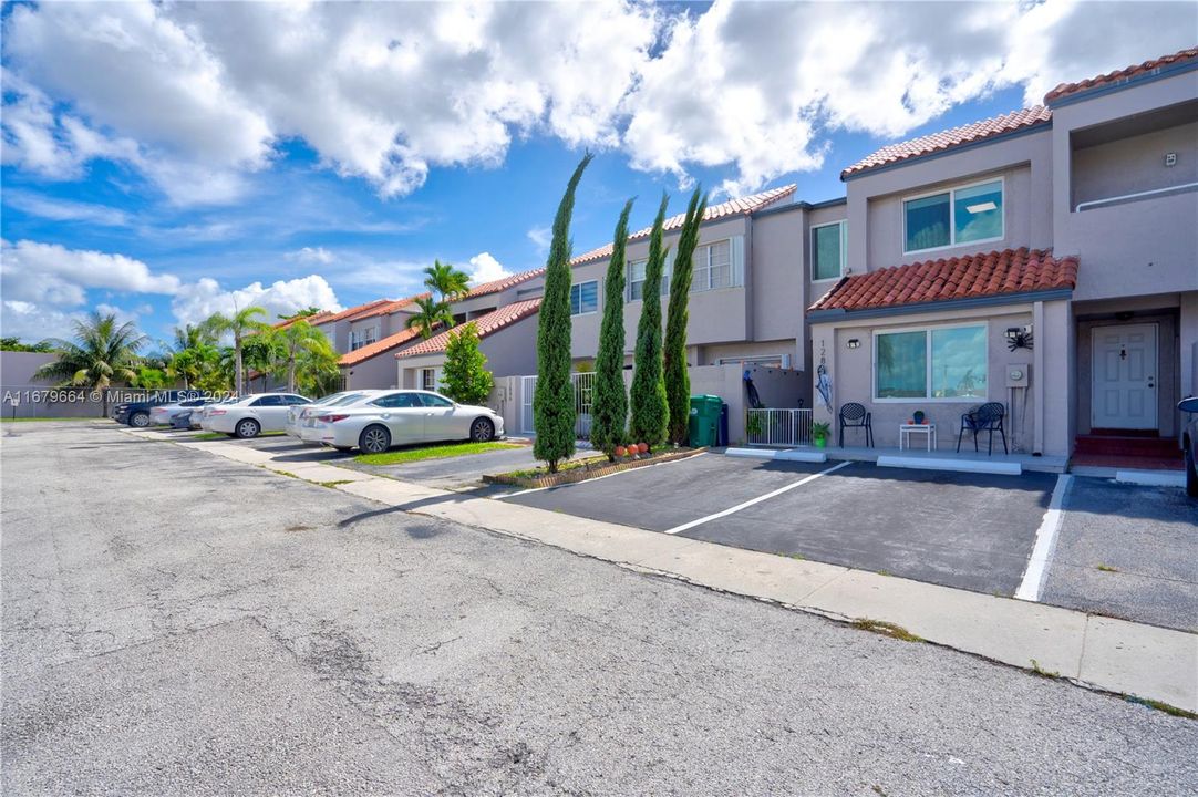 For Sale: $440,000 (2 beds, 2 baths, 1199 Square Feet)