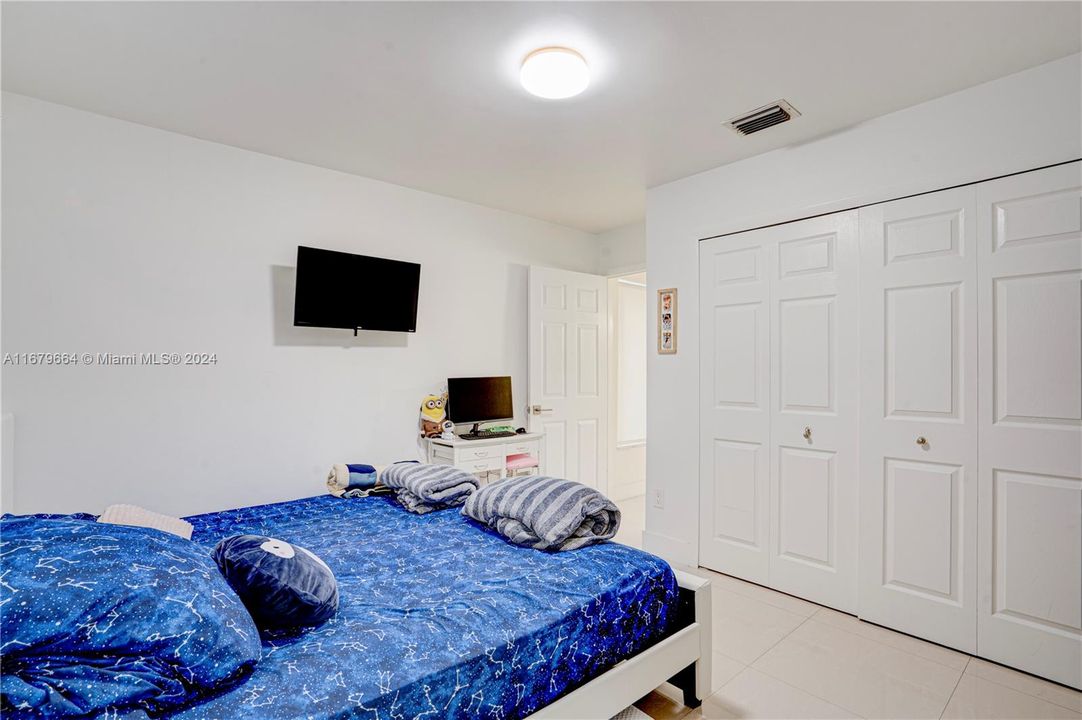 For Sale: $440,000 (2 beds, 2 baths, 1199 Square Feet)