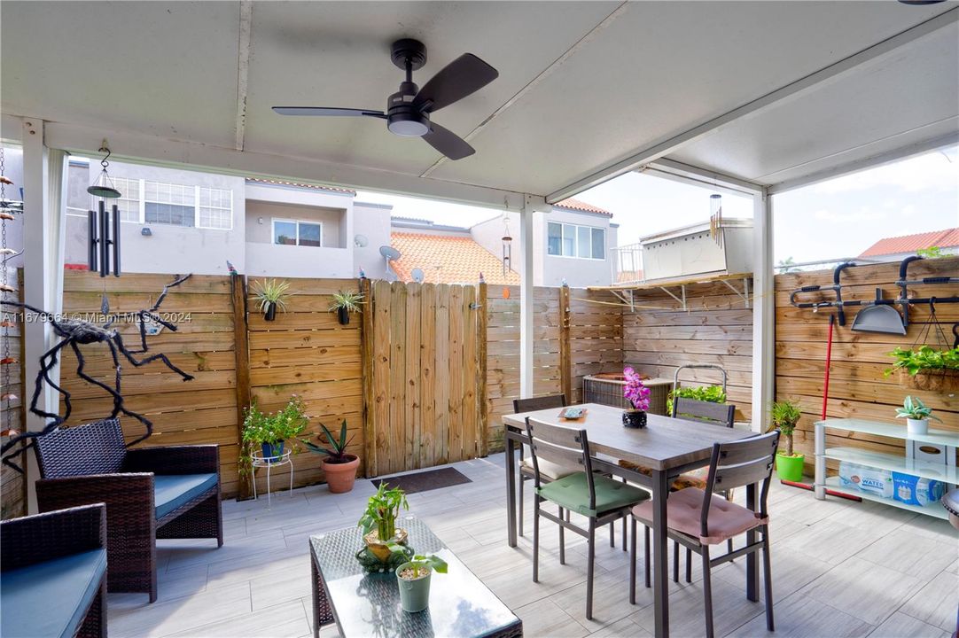 For Sale: $440,000 (2 beds, 2 baths, 1199 Square Feet)