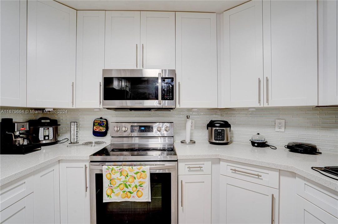 For Sale: $440,000 (2 beds, 2 baths, 1199 Square Feet)