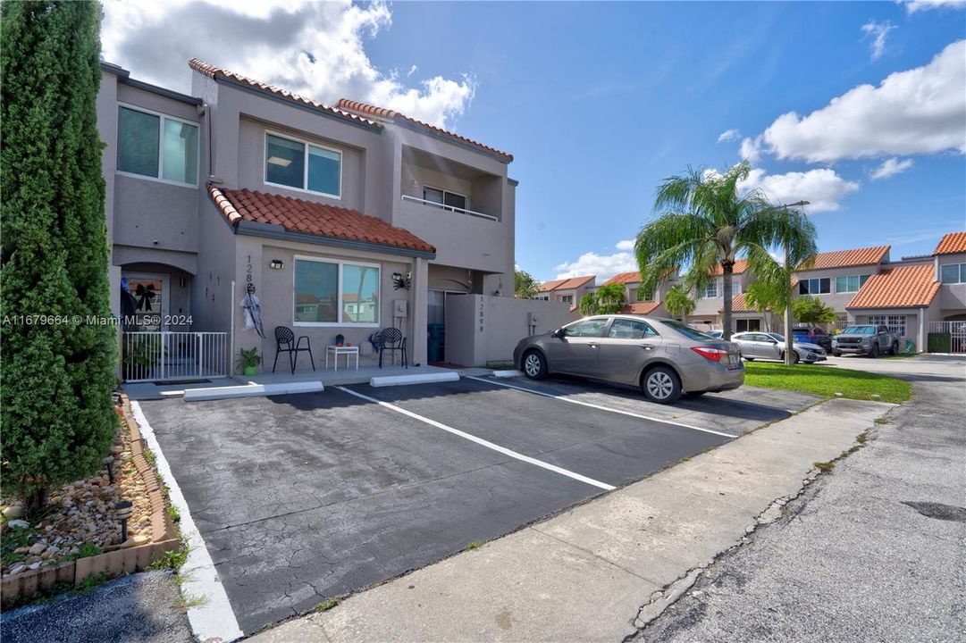 For Sale: $440,000 (2 beds, 2 baths, 1199 Square Feet)