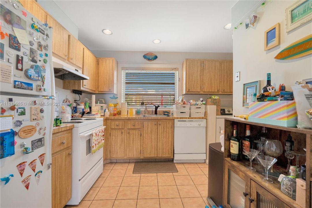 For Sale: $439,000 (2 beds, 2 baths, 1003 Square Feet)