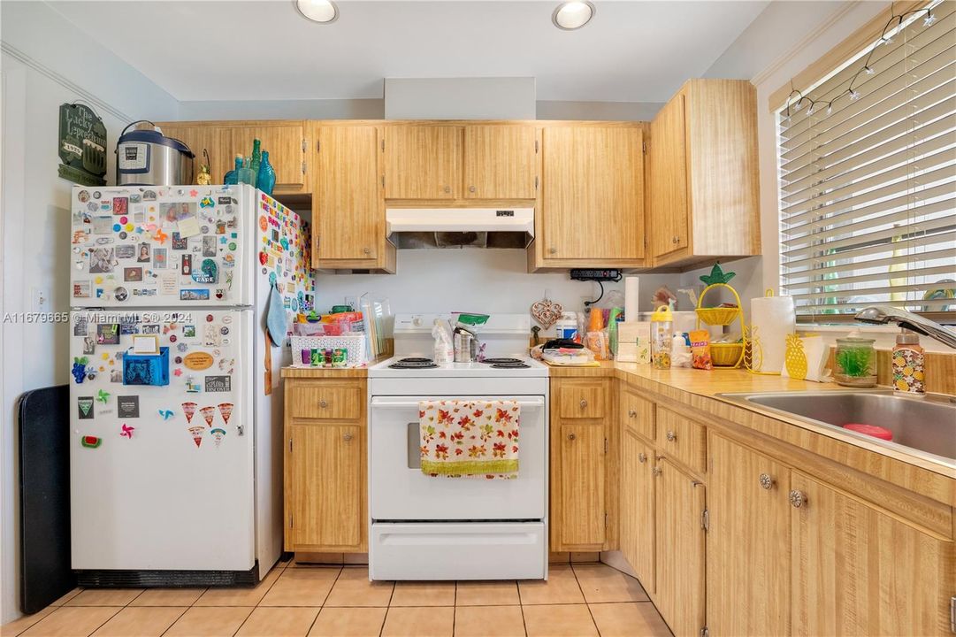 For Sale: $439,000 (2 beds, 2 baths, 1003 Square Feet)