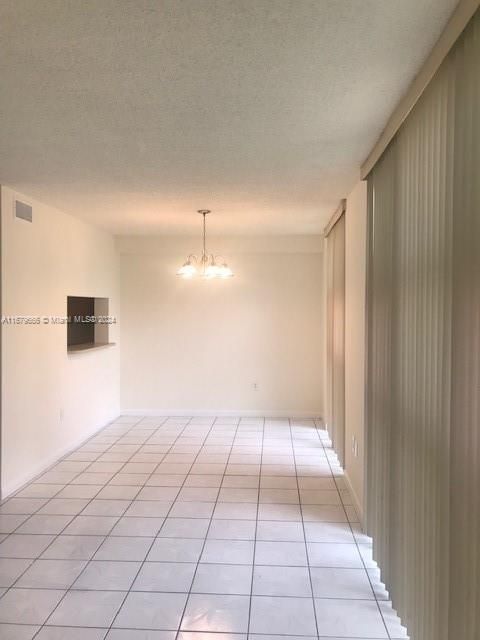 For Sale: $220,000 (1 beds, 1 baths, 708 Square Feet)