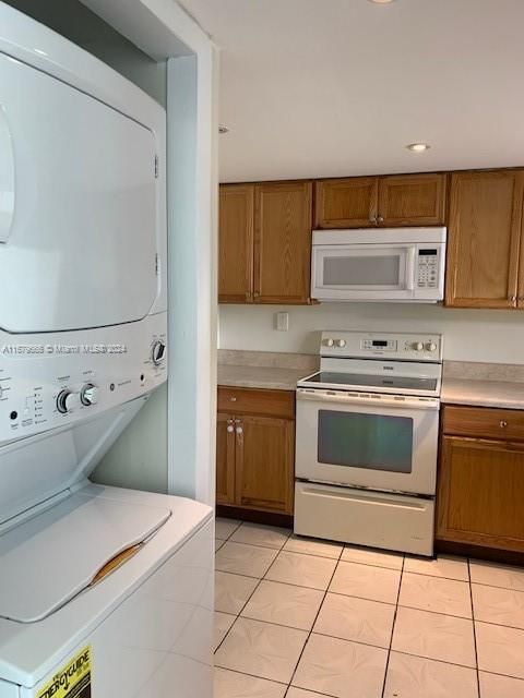 For Sale: $220,000 (1 beds, 1 baths, 708 Square Feet)