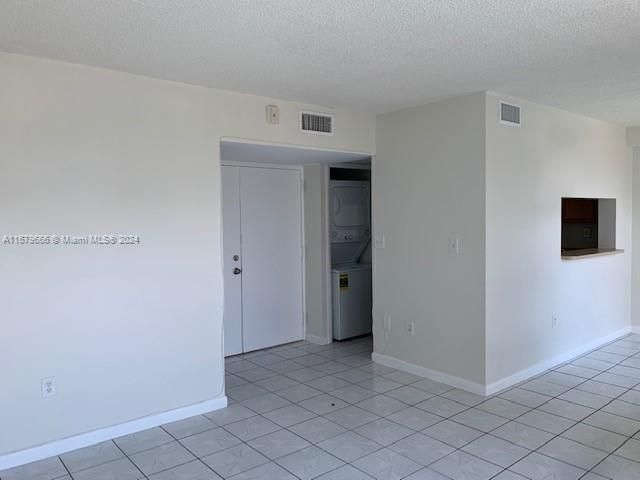 For Sale: $220,000 (1 beds, 1 baths, 708 Square Feet)