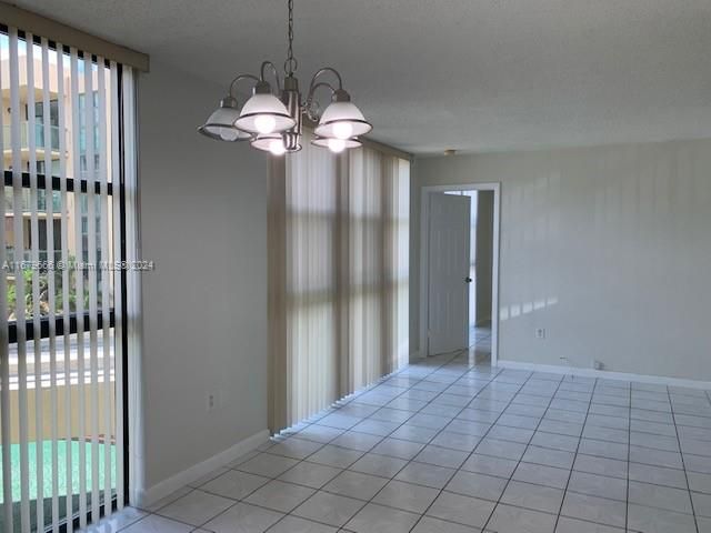 For Sale: $220,000 (1 beds, 1 baths, 708 Square Feet)