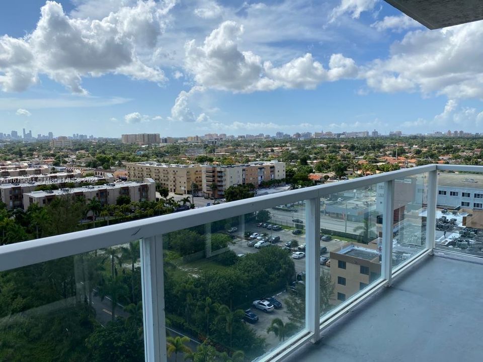 En Venta: $440,000 (2 camas, 2 baños, 979 Pies cuadrados)