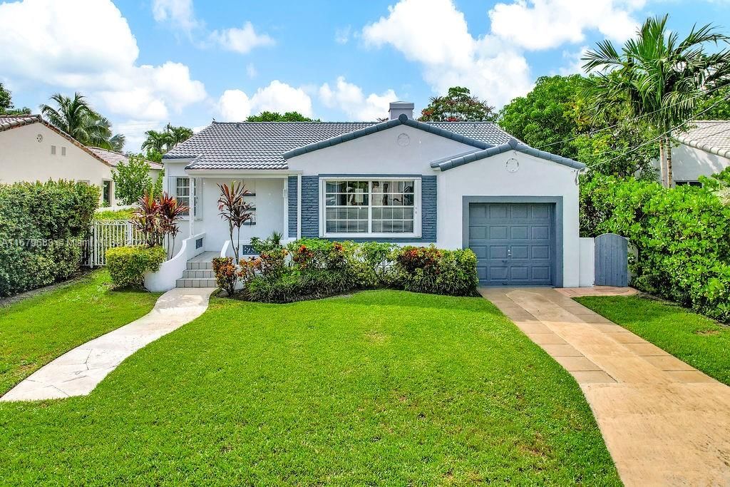 For Sale: $1,895,000 (3 beds, 2 baths, 1640 Square Feet)