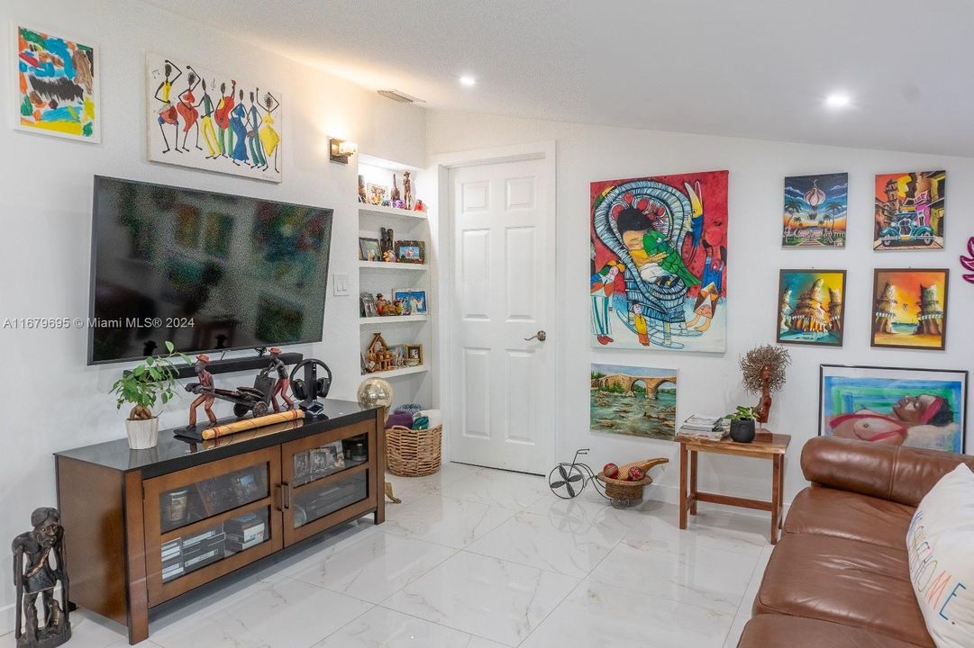 En Venta: $640,000 (3 camas, 2 baños, 1365 Pies cuadrados)