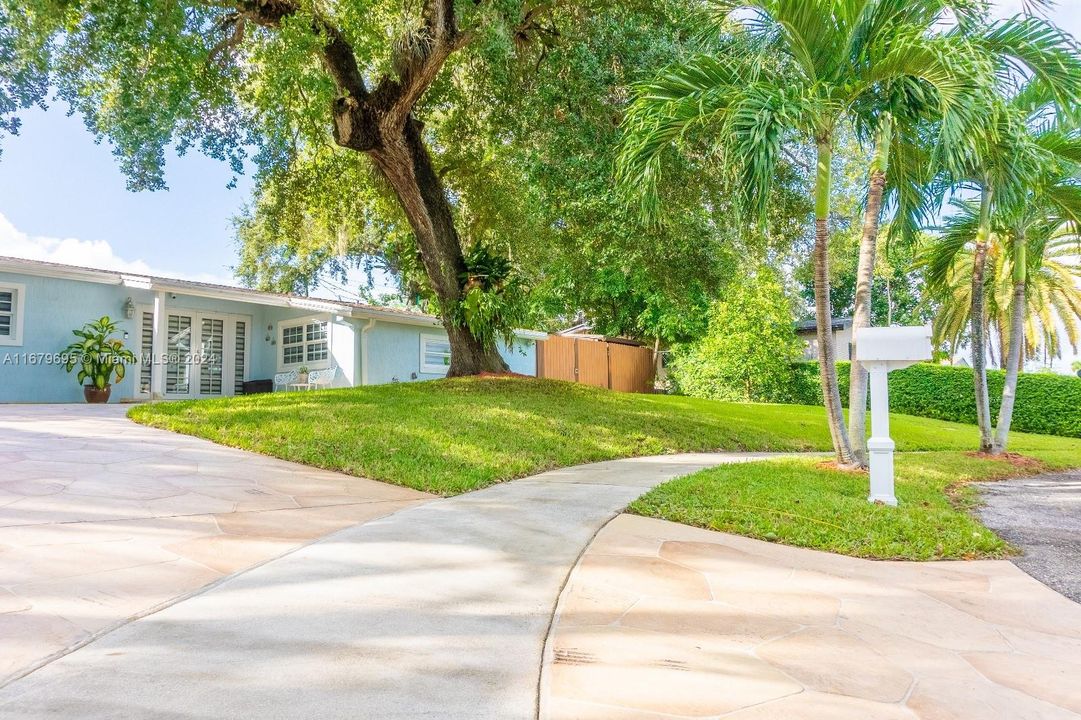 For Sale: $640,000 (3 beds, 2 baths, 1365 Square Feet)