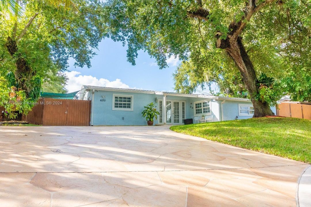 For Sale: $640,000 (3 beds, 2 baths, 1365 Square Feet)