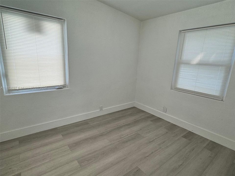 For Sale: $379,000 (2 beds, 1 baths, 594 Square Feet)