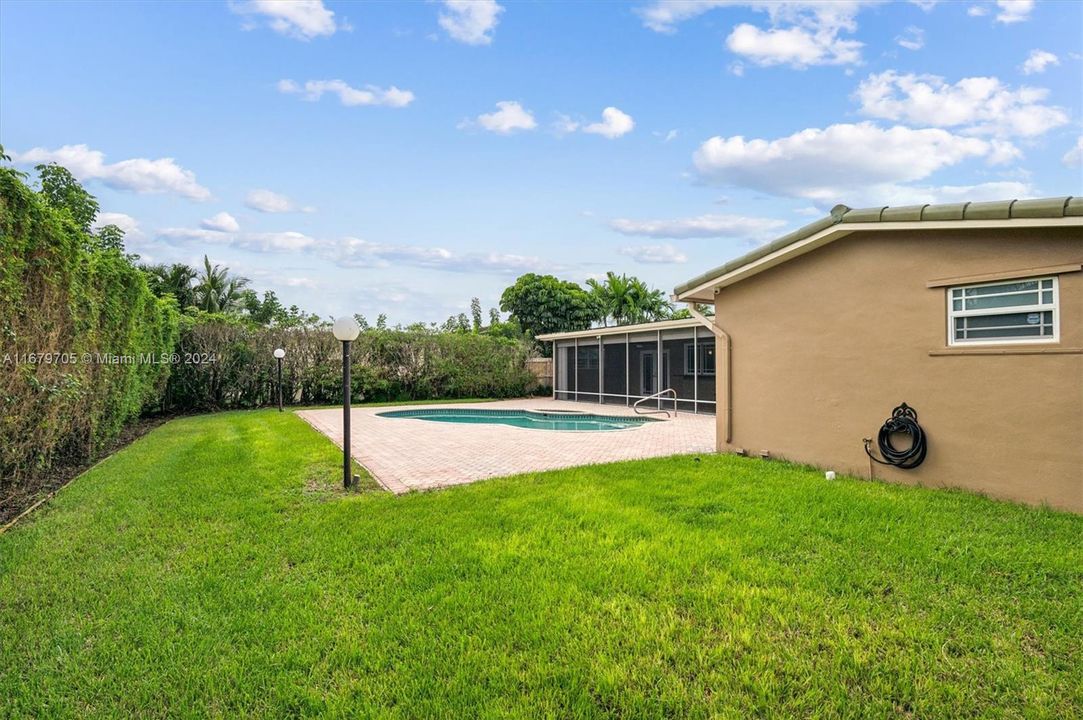 For Sale: $850,000 (3 beds, 2 baths, 1777 Square Feet)