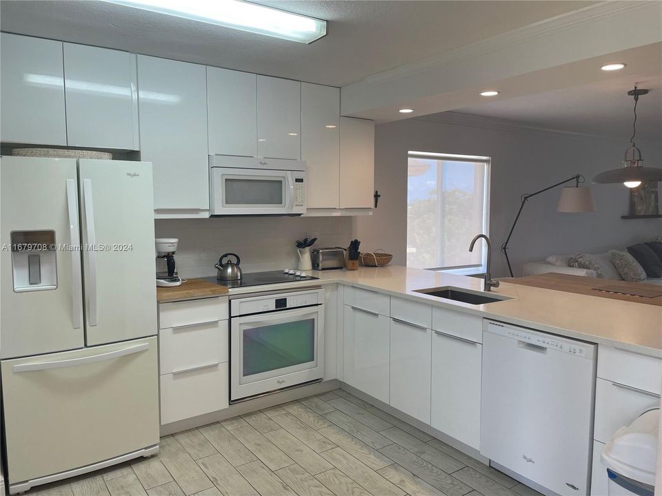 For Sale: $725,000 (2 beds, 2 baths, 1250 Square Feet)