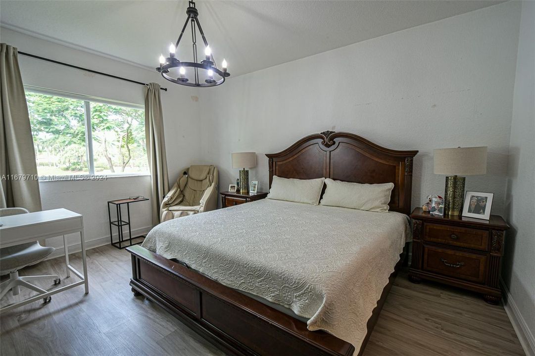 For Sale: $565,000 (2 beds, 2 baths, 1710 Square Feet)