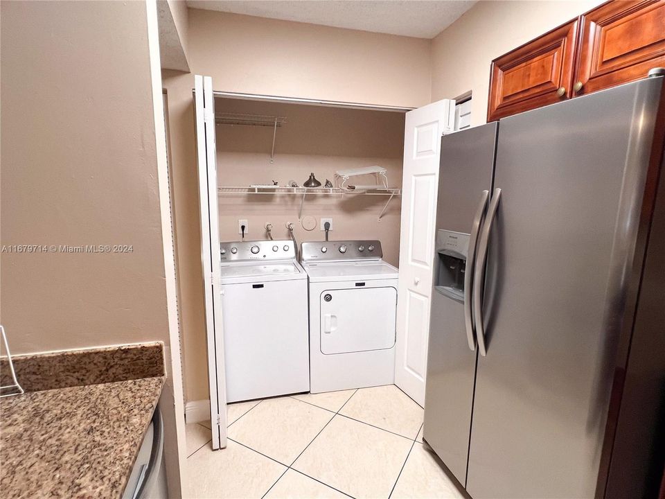 Active With Contract: $2,400 (2 beds, 2 baths, 1163 Square Feet)