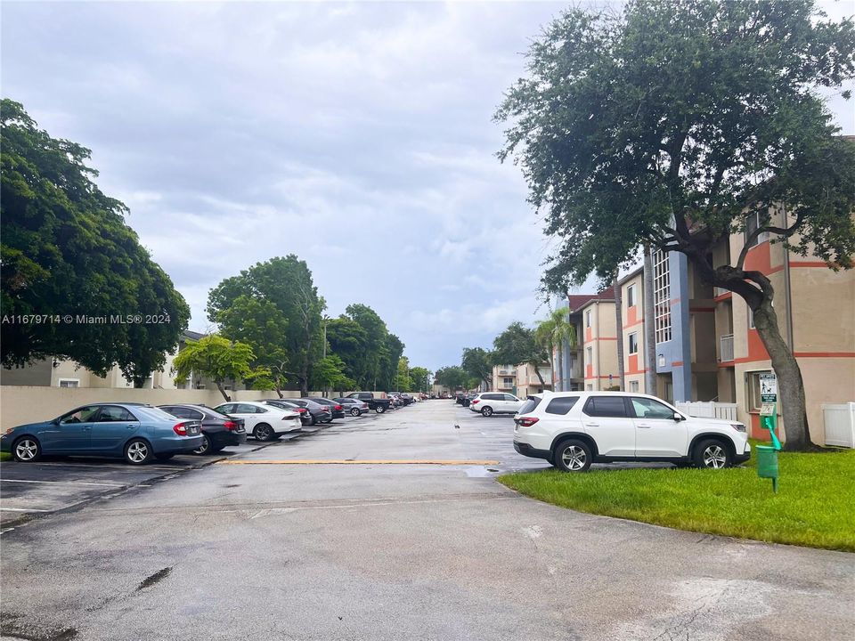 Active With Contract: $2,400 (2 beds, 2 baths, 1163 Square Feet)