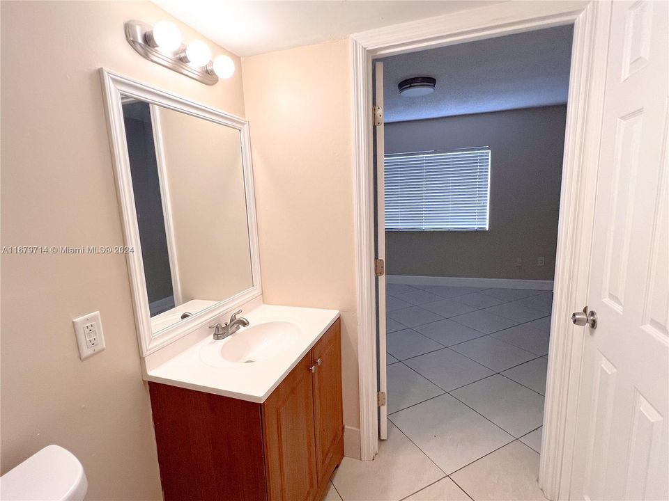 Active With Contract: $2,400 (2 beds, 2 baths, 1163 Square Feet)