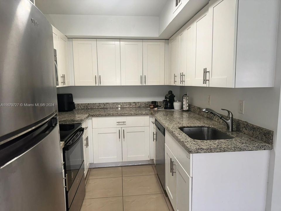 En Venta: $315,000 (2 camas, 2 baños, 979 Pies cuadrados)